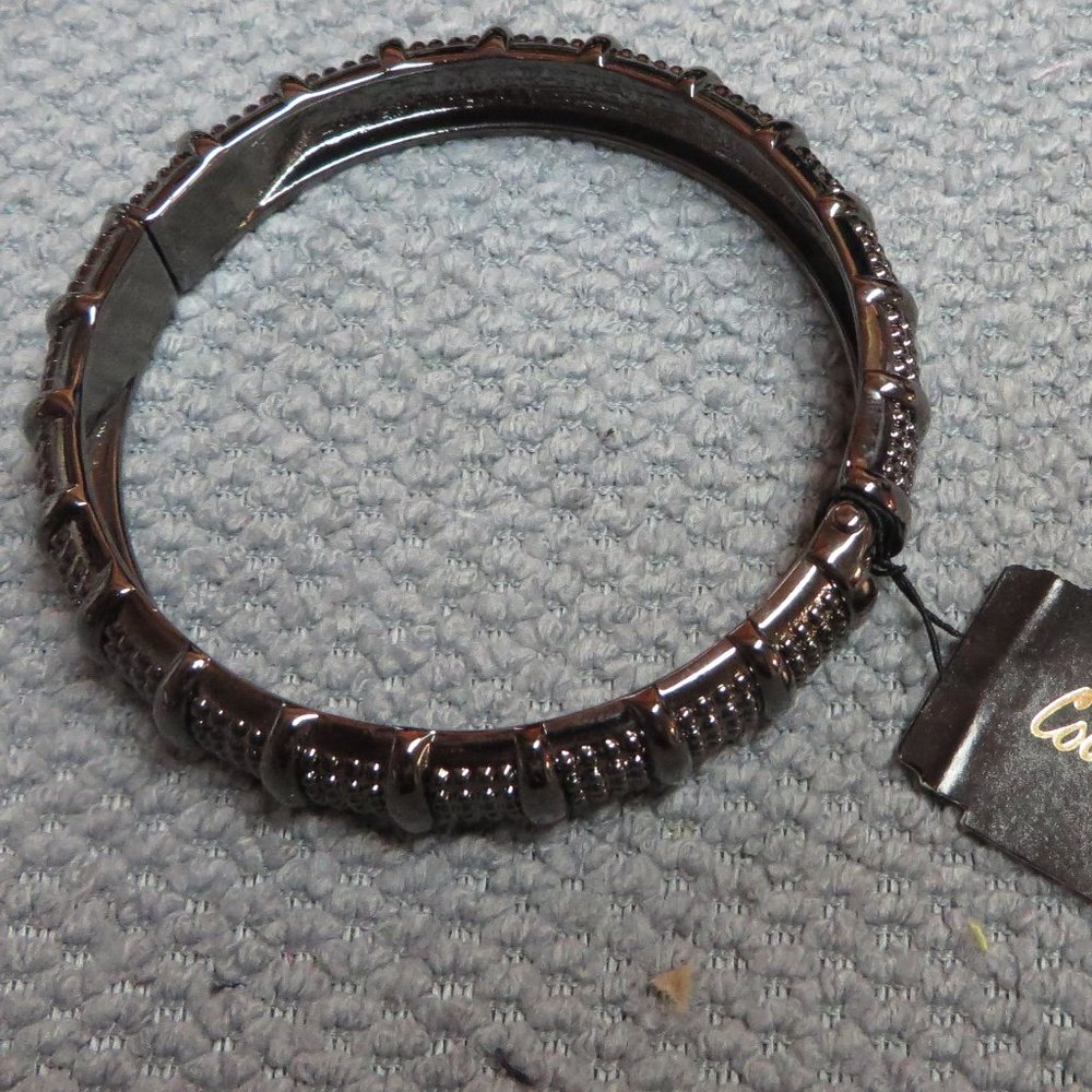 Cookie Lee Textured bracelet